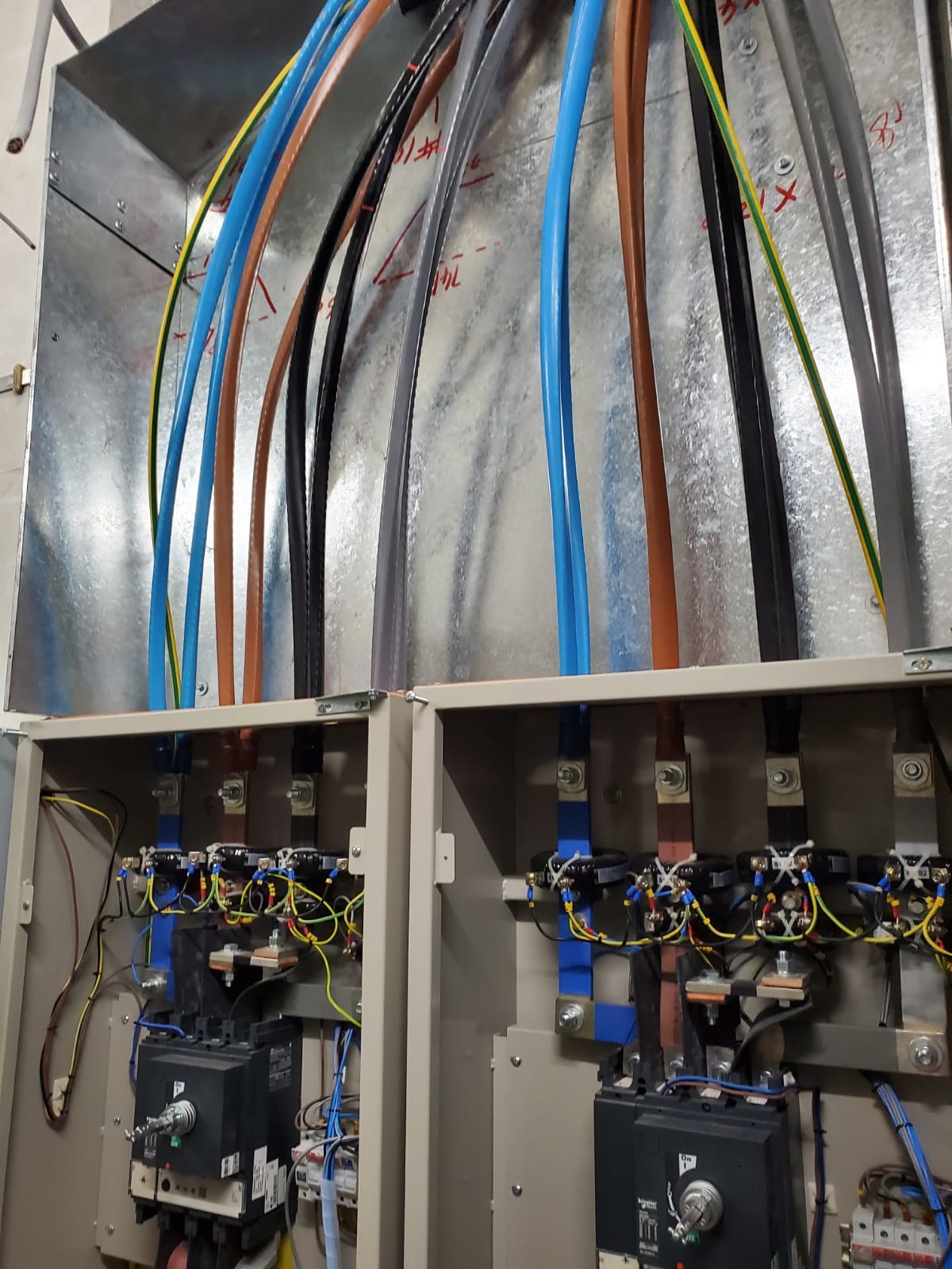 大廈電力系統工程案例 — 總掣櫃及配電裝置